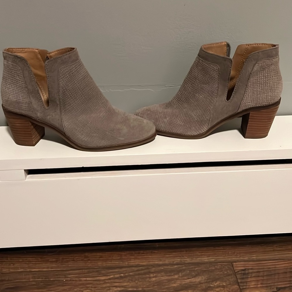 LUCKY BRAND 🍀 suede booties